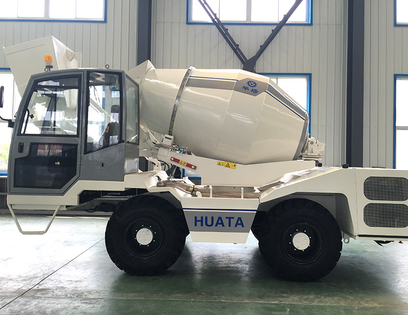 Automatic loading mobile concrete mixer